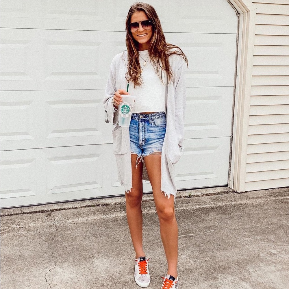 WHITE CROPPED TEE